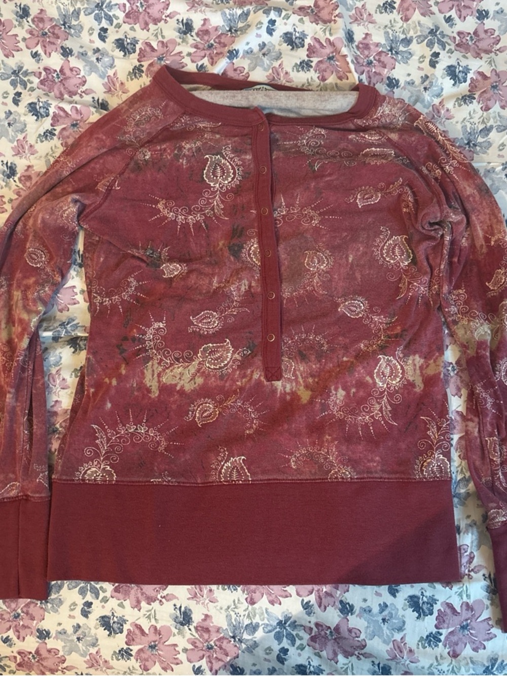 Shyanne Two-Tone Heathered Henley in Burgundy and Light Gray